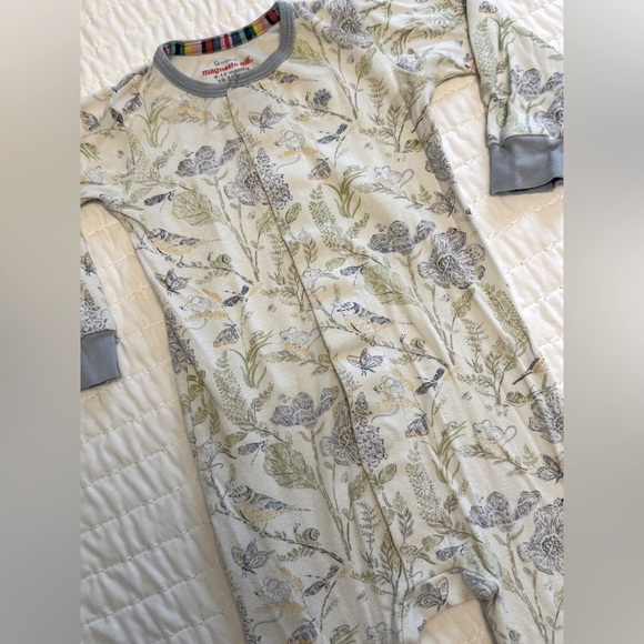 Magnetic Me Pajamas- 9-12M - Picture 3 of 7
